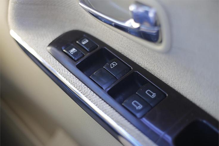  2009 Nissan Elgrand [90583]