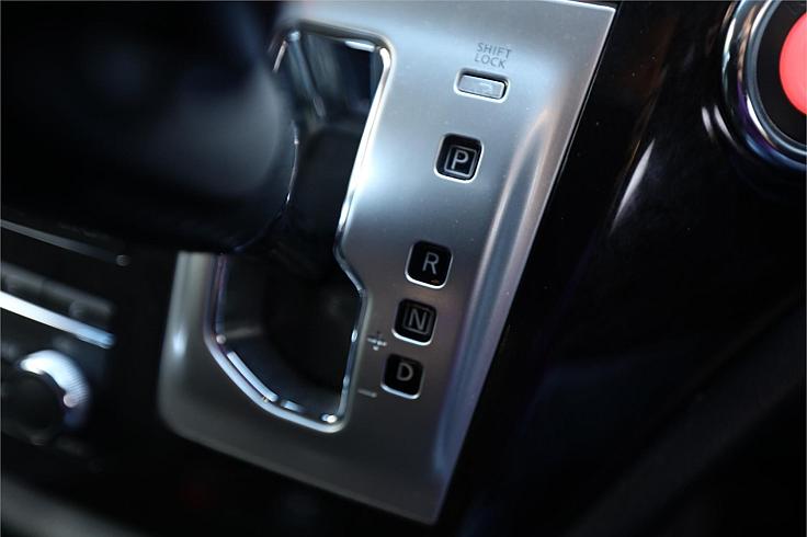  2010 Nissan Elgrand [000271]