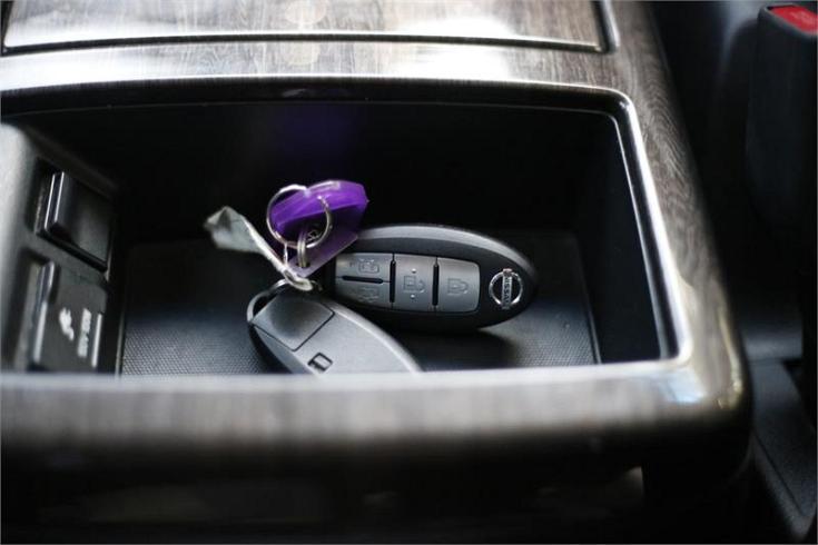  2010 Nissan Elgrand [000315]