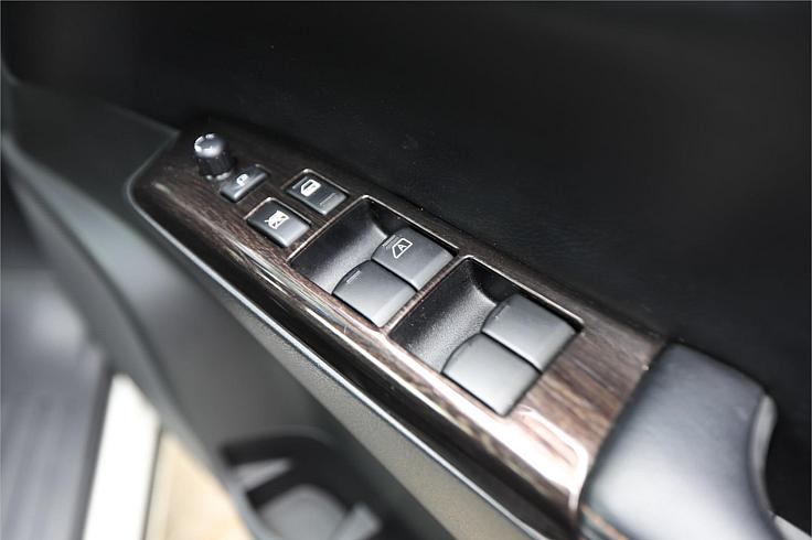  2010 Nissan Elgrand [000315]