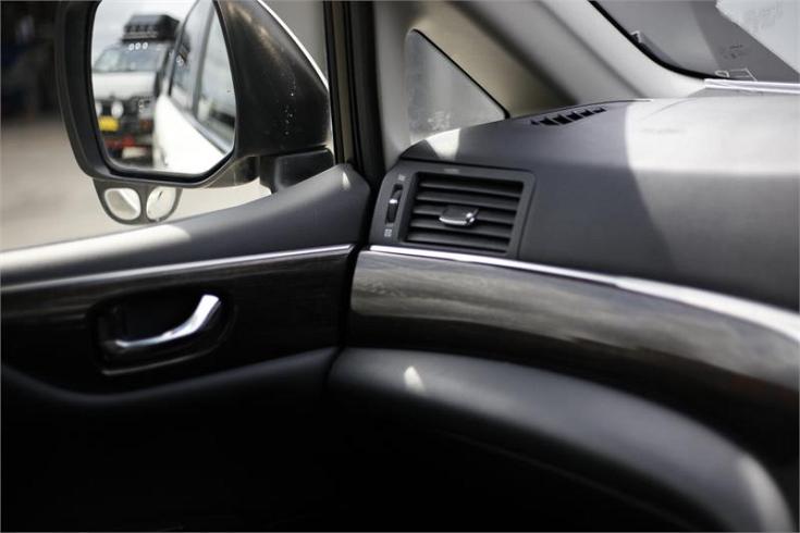  2012 Nissan Elgrand [031302]