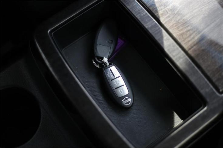 2012 Nissan Elgrand [031302]