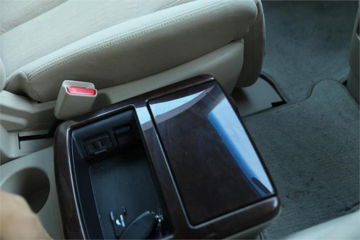  2010 Nissan Elgrand [002298]
