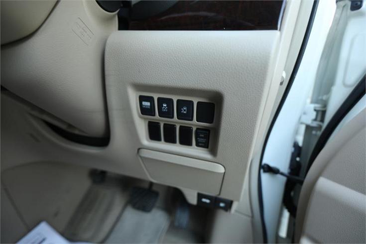  2010 Nissan Elgrand [002298]