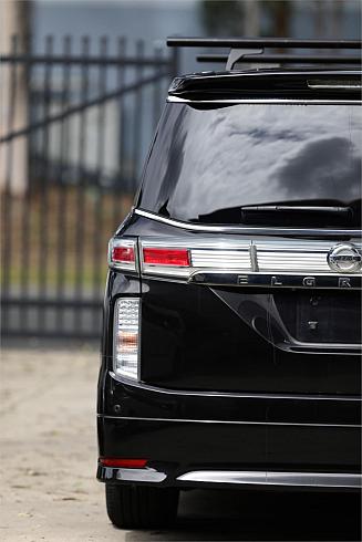  2011 Nissan Elgrand [005735]