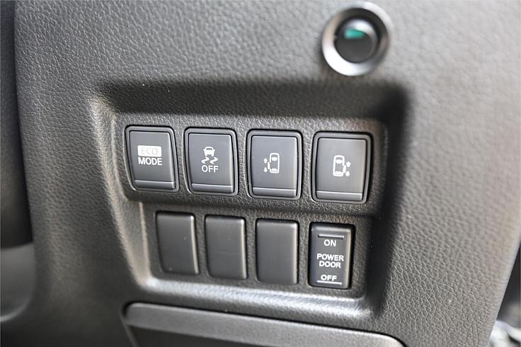  2011 Nissan Elgrand [005735]