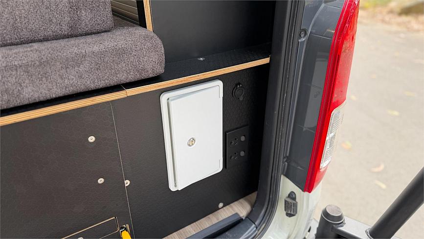 2014 Toyota Hiace Dx Highroof Welcab