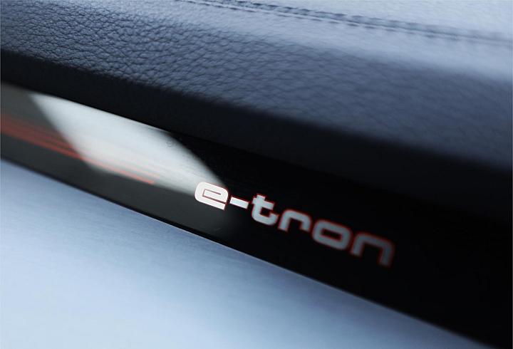  2020 Audi E-tron [033913]