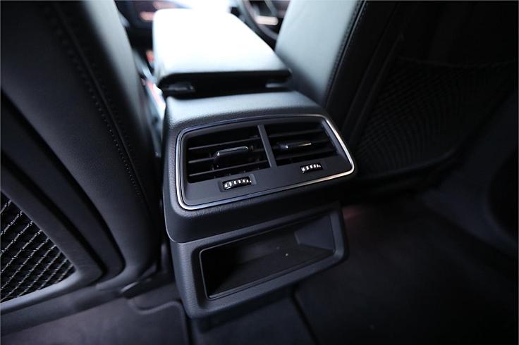  2020 Audi E-tron [033913]