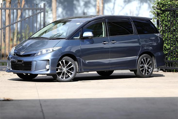  2013 Toyota Estima Aeras 4704
