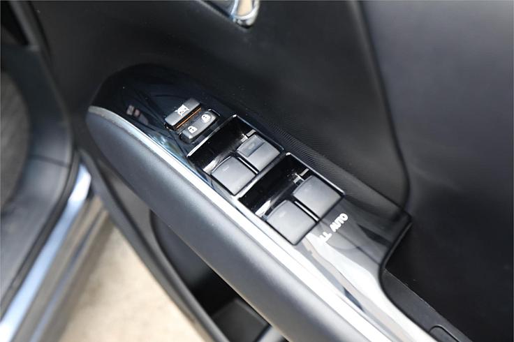  2013 Toyota Estima Aeras 4704