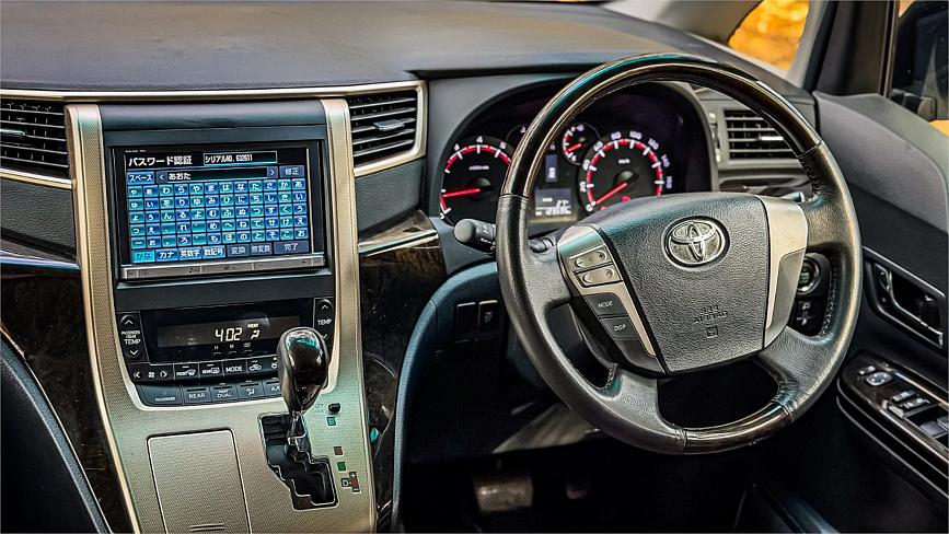  2013 Toyota Alphard 240s