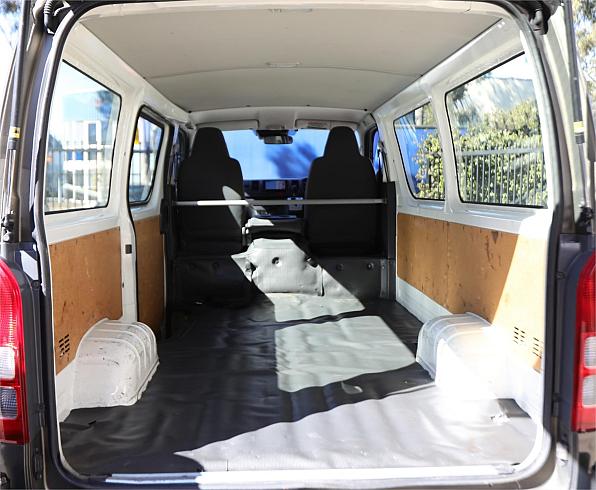  2019 Toyota Hiace Dx (8635)