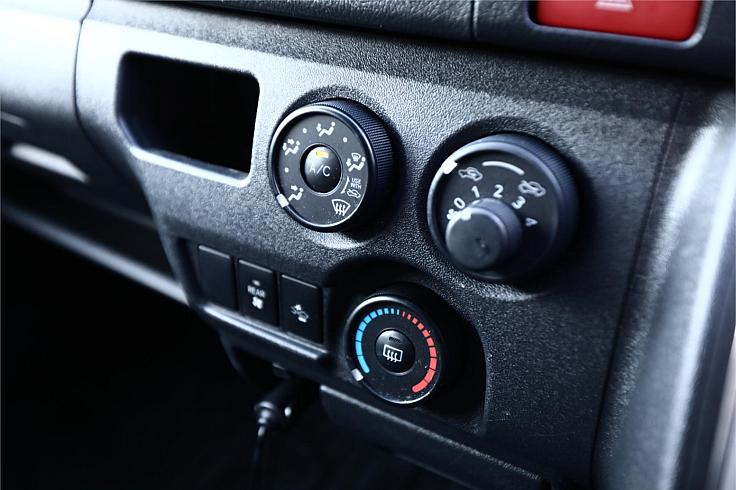 2019 Toyota Hiace Dx (2547 )
