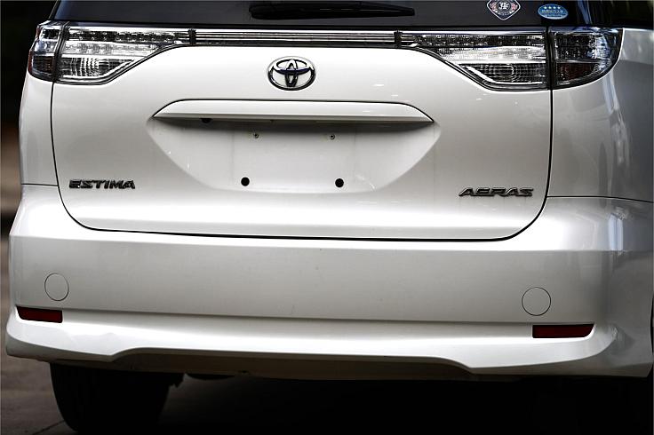 2012 Toyota Estima Aeras [0042]