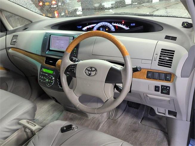  2010 Toyota Estima Aeras