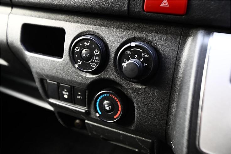  2015 Toyota Hiace Welcab (33424 )