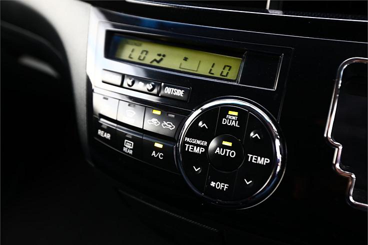  2012 Toyota Estima Aeras (32190)