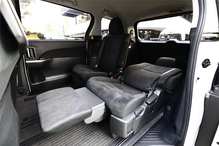  2012 Toyota Estima Aeras (32190)