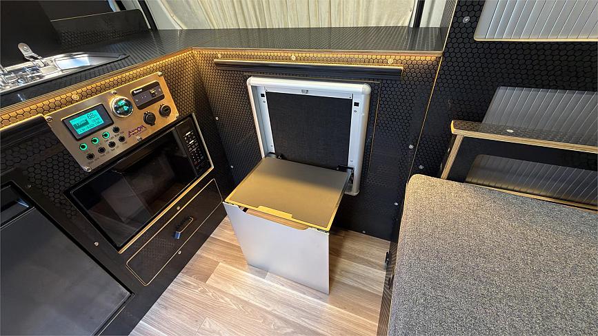  2018 Toyota Hiace Dx (16636)