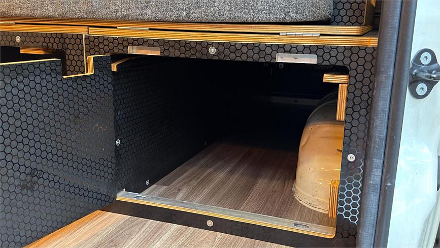  2018 Toyota Hiace Dx (16636)