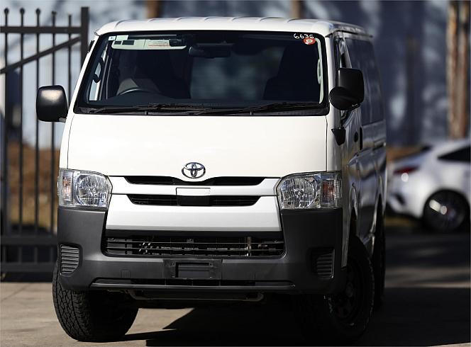  2018 Toyota Hiace Dx (16636)