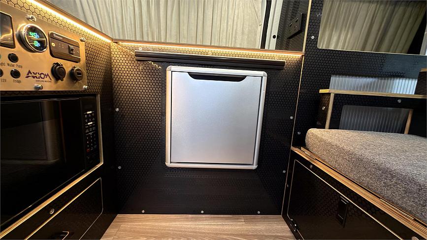  2018 Toyota Hiace Dx (16636)