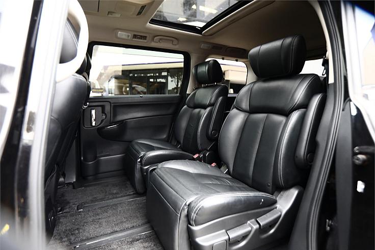  2011 Nissan Elgrand Rider