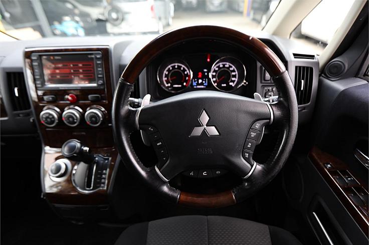 2011 Mitsubishi Delica D:5 (02696 )