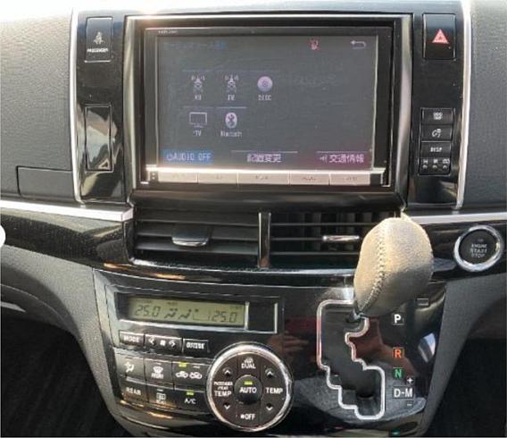  2014 Toyota Estima Aeras (25804) Welcab Side Lift-up