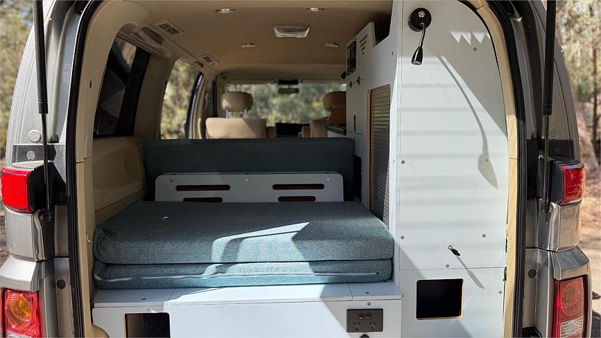  2005 Nissan Camper Van