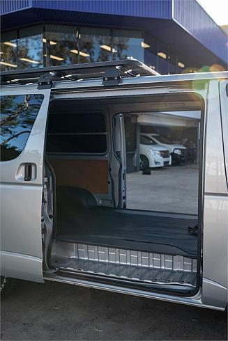  2017 Toyota Hiace Dx (18743) 4wd