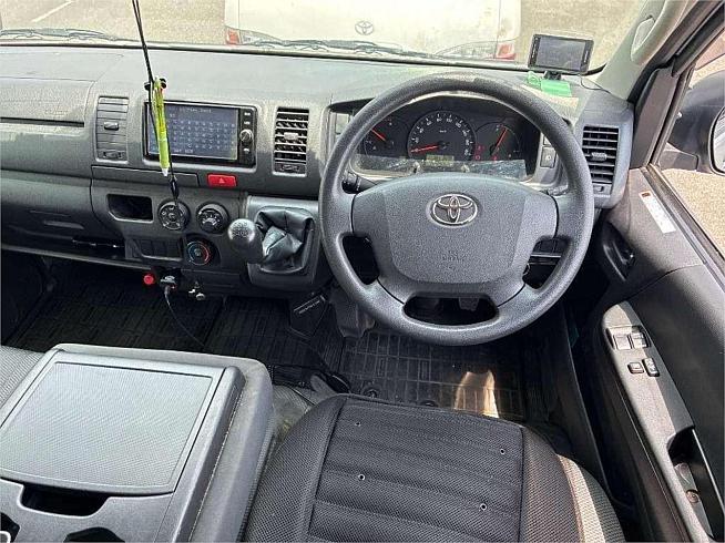  2017 Toyota Hiace Dx (18743) 4wd