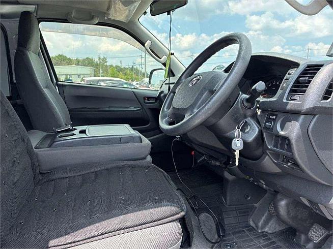  2017 Toyota Hiace Dx (18743) 4wd