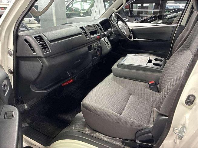  2020 Toyota Hiace Dx (21795 )